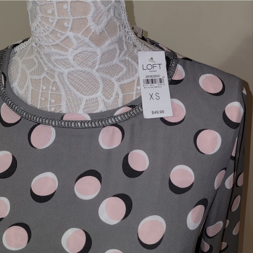New Ann Taylor Shadow Polka-dot Gray Pink White Blouse Bell Sleeve Shirt Size XS - Picture 3 of 9